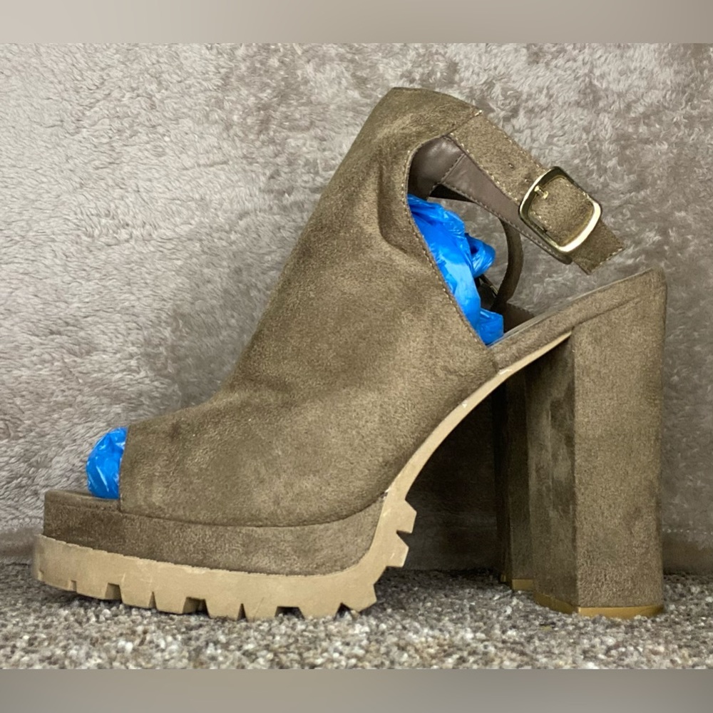 Fashion Nova Beige Suede Platform Ankle Booties Size 10